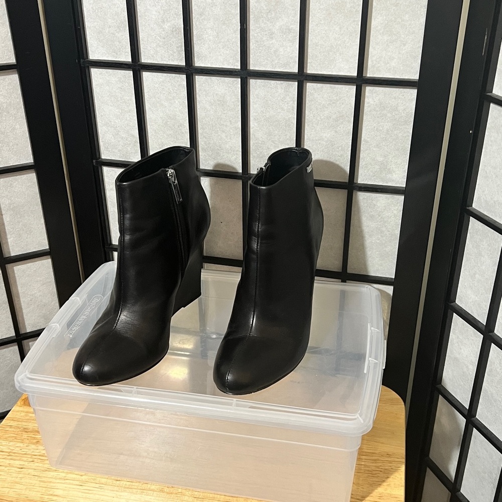 Calvin Klein Cena Black Leather  Wedge Heel Booties size 8